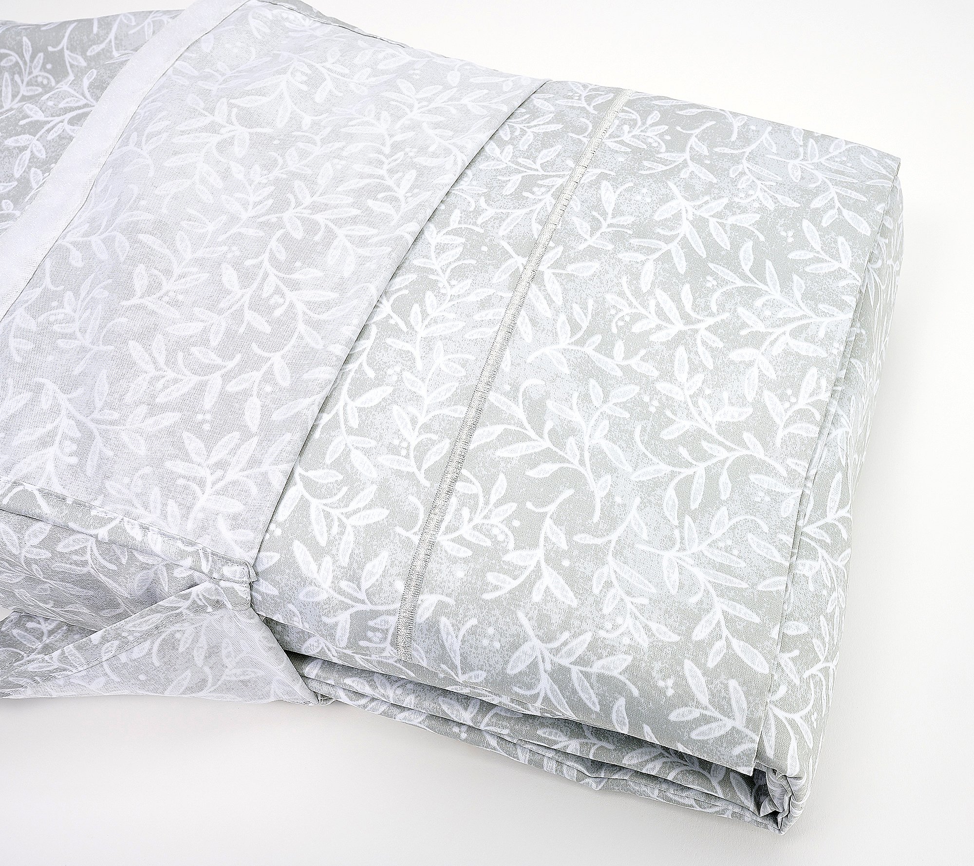 monochrome weed bedding