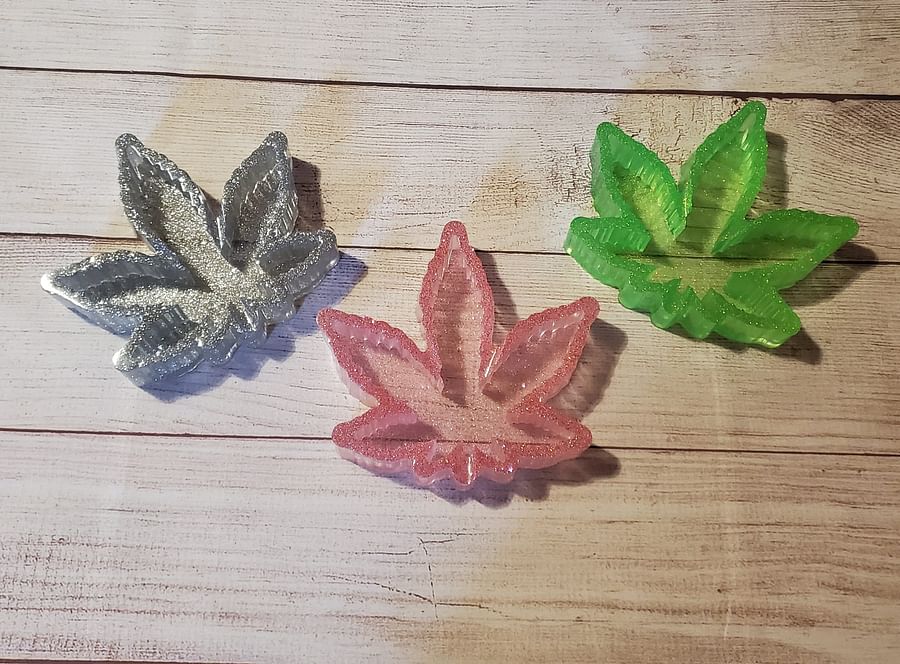 Artistic and functional weed ashtray